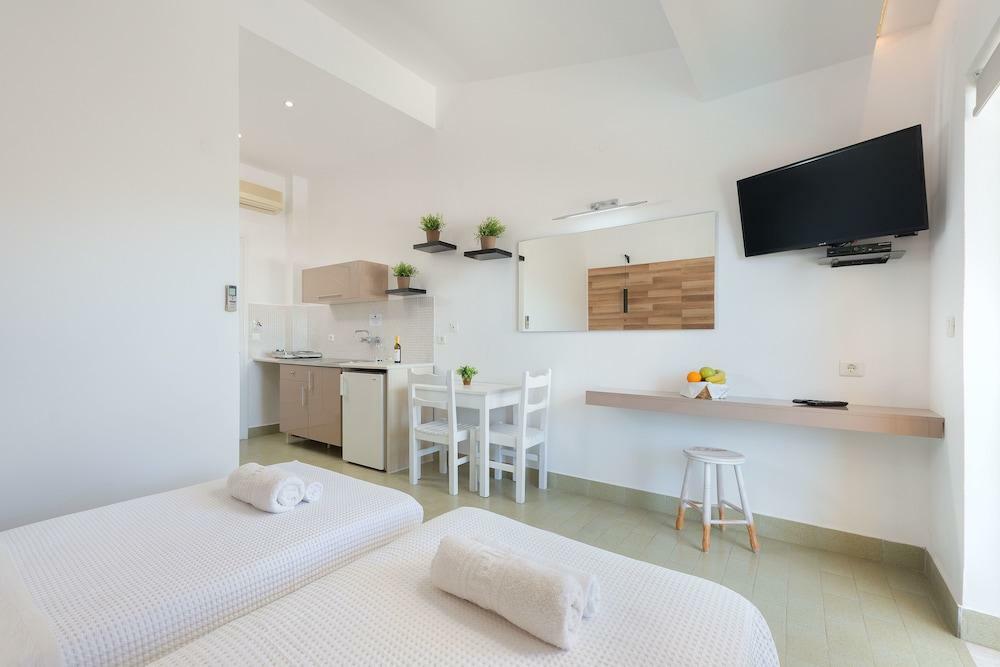 Pefkos View & Maisonette